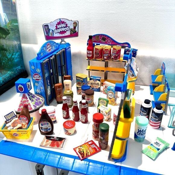 5 Surprise Mini Brands Series 3 Electronic Mini Mart Playset by ZURU - Picture 2 of 11